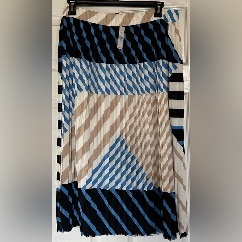 Pleated pull on skirt